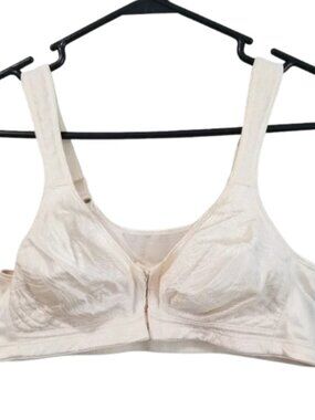 Playtex Bra Cream 36B Hooks in Front